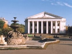 Фонтан перед Детским парком